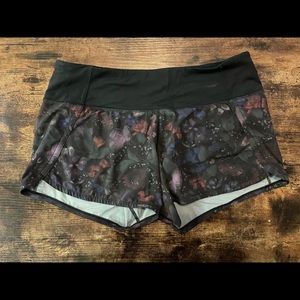 Lululemon Size 4 Speed Up Shorts, 2.5 inch Length